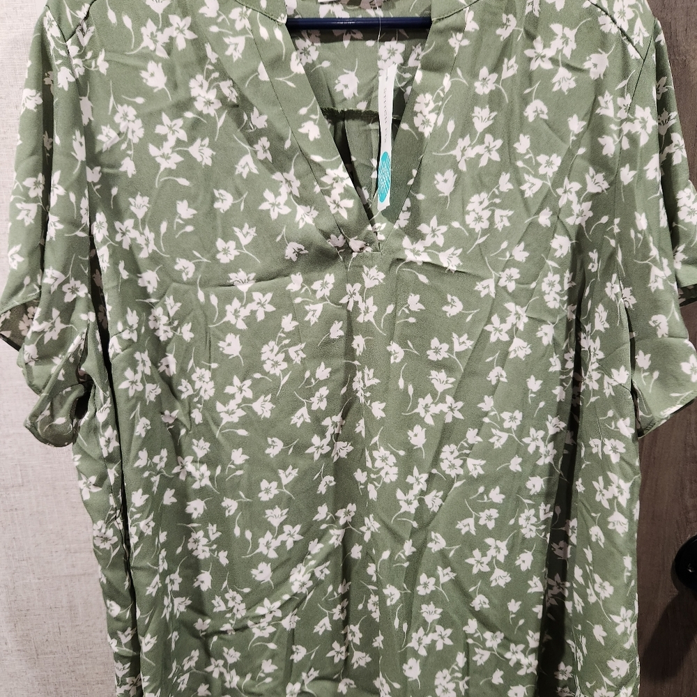 NWT 2X Lush Flutter Sleeve Blouse